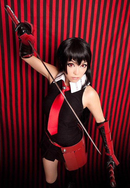 Vampy Bit Me Becomes the Ruthless Akame in Amazing Cosplay