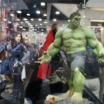 Comic-Con 2012: Avengers Statues Hulk and Black