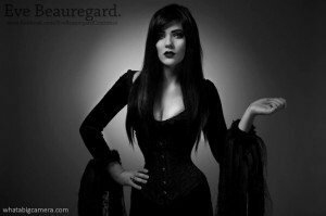 All That's Retro Cosplay Edition: The Mysterious and Spooky Morticia ...