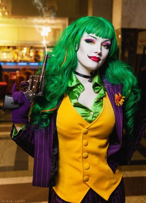 This incredibly Sexy Fem Joker Cosplay is Nothing to Laugh About