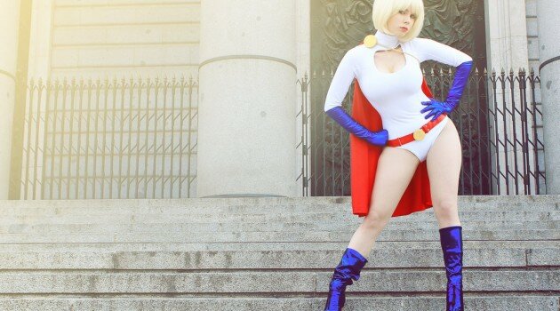 power-girl-cosplay-featured